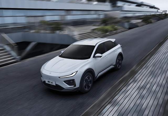哪吒X和比亚迪元PLUS，谁才是更适合入手的10万级新能源SUV？