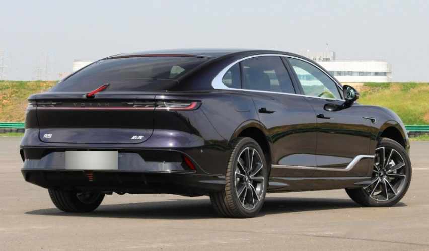 轴距3米，定位中大型车，岚图追光PHEV值得吗