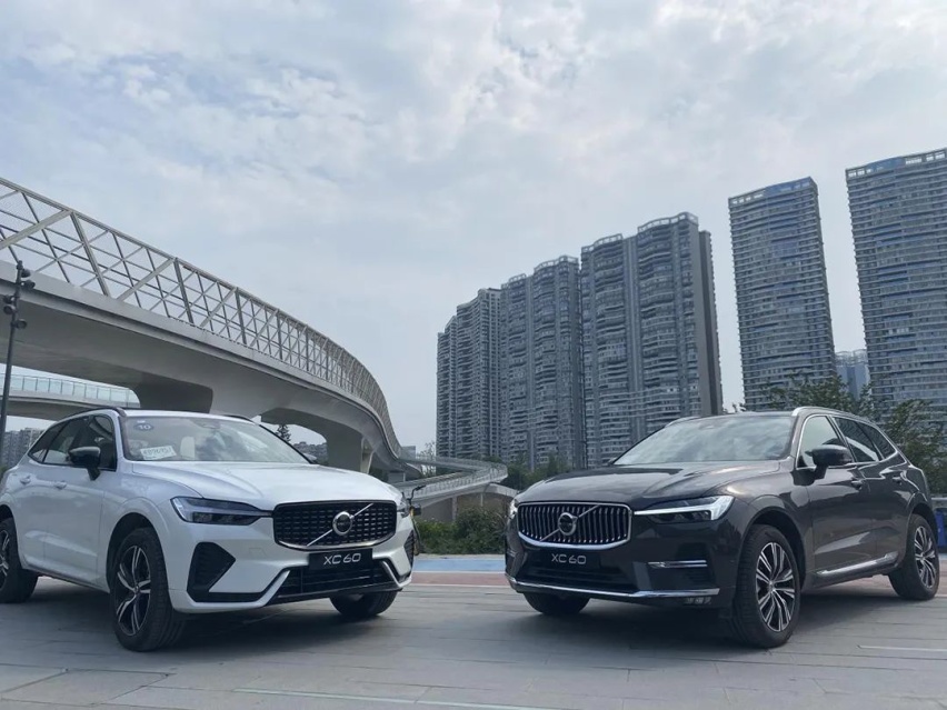 搭48V轻混，终端优惠大，沃尔沃XC60和路虎发现运动，谁更好？
