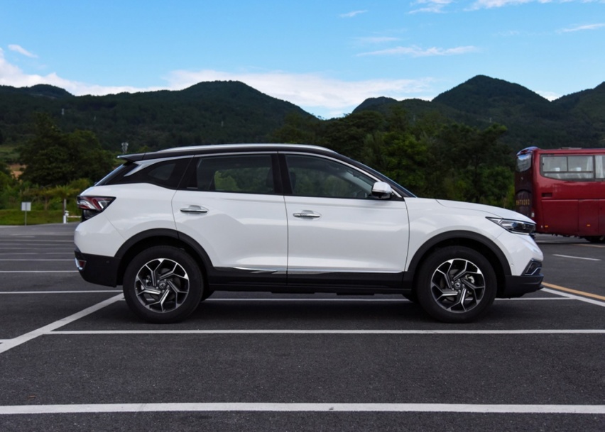 东风风神旗下的年轻化SUV，继续搭载1.6T，起步价需11.
