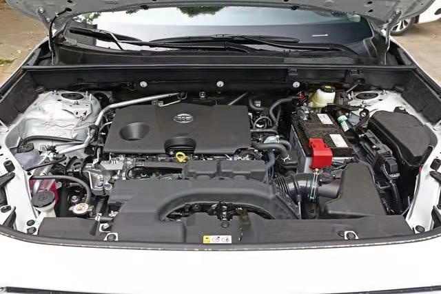 详解RAV4荣放：空间宽敞，高颜值，2.0L发动机+CVT