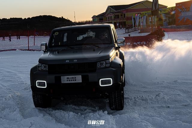 雪道飞驰 体验BJ40冰雪双雄