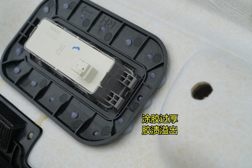 瑞虎8 PLUS 车顶拆解：工艺依旧是硬伤