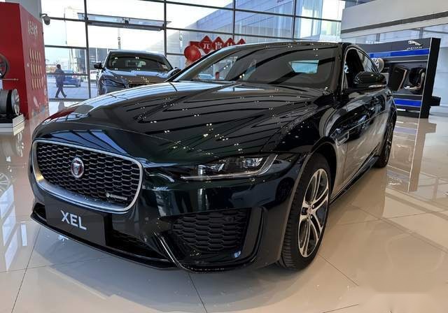 捷豹的降维打击！全新XEL跌破20万，全系2.0T，不比迈腾香？