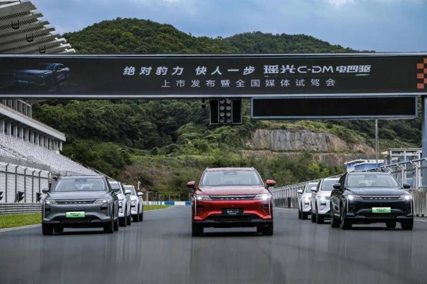 20万元入手中型插混电四驱SUV，瑶光C-DM要豪华四驱平权
