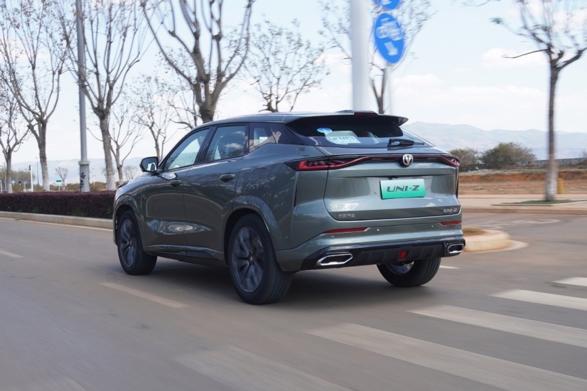 当蓝电E5荣耀版遇到长安UNI-Z 谁才是同级超有质价比的插混SUV？