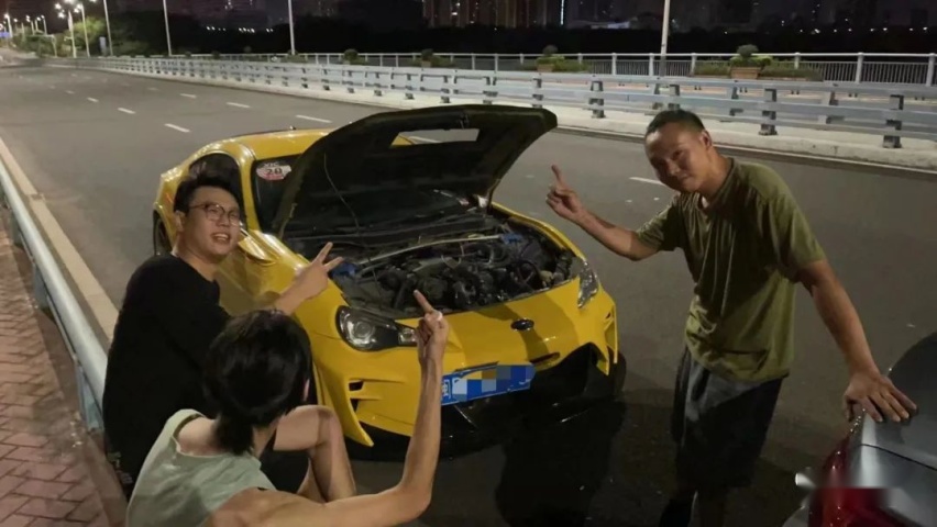 颜值与性能都在线的斯巴鲁BRZ，姿态风外观下有着300匹轮上马力