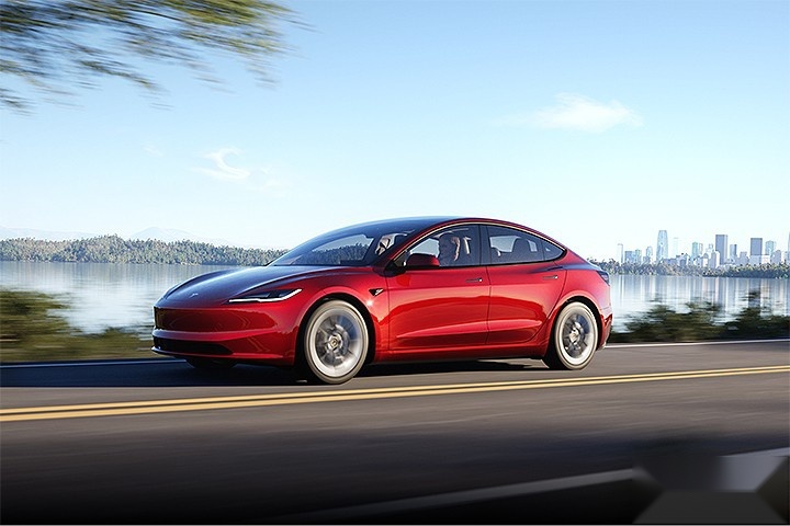 Model 3性能版终于现身，动力大增，全新桶椅使用