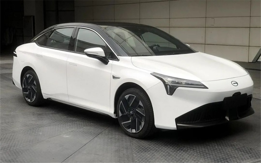 五菱造九座车迎“三胎”，进口特斯拉Model 3国内召回…丨今日车闻