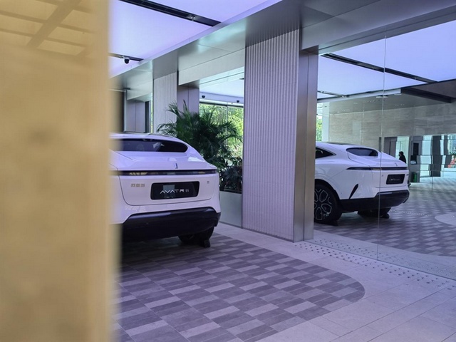 探店阿维塔：实车比照片好看，“配置够了，加装不是关键！”