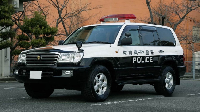 日本特种车长什么样？基于丰田经典车型改装 配罕见4.7升V8发动机