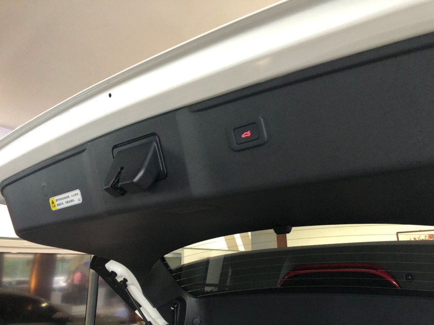 ​【不羁聊车】红旗首款纯电SUV，试看E-HS3如何定义精致