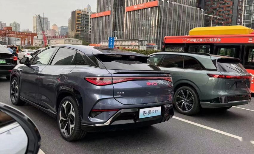 比亚迪海狮07 EV现身街头，大过Model Y，配530马力+云辇