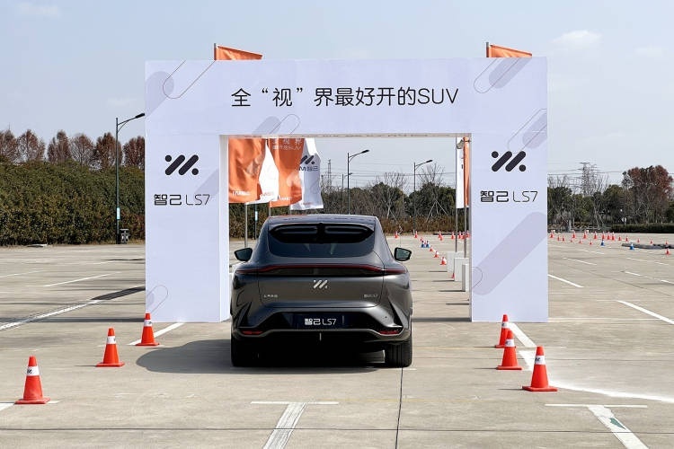 被“前所未有的SUV”所征服 私享体验智己LS7