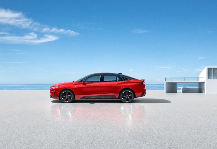 市区实测油耗低至2.81L/100km 福特蒙迪欧大马力E-混动版凭啥