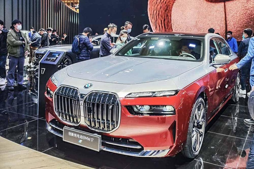享界S9对比宝马i7，同样都是豪华纯电轿车，两款车到底有何不同？