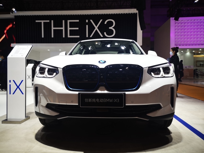 实拍纯电动BMW iX3外观内饰，售46.99-50.99万