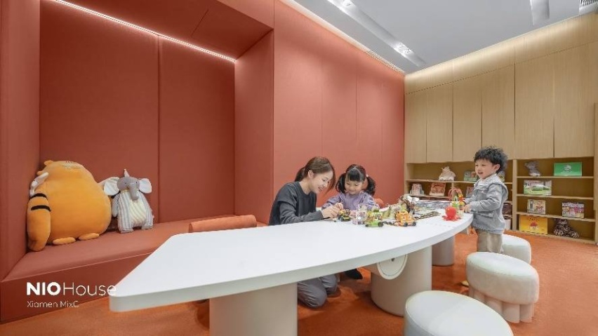 体验满分服务，试驾蔚来ET7，NIO House真有那么好玩？