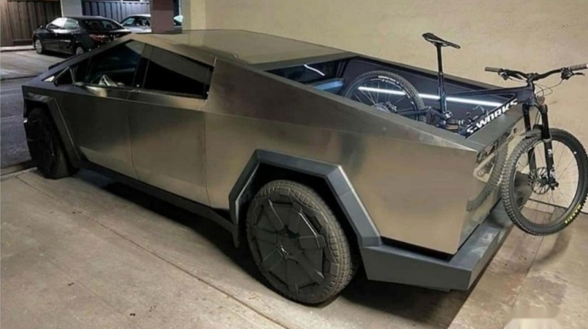 特斯拉Cybertruck量产版详细信息，首批交付10台，无车漆车身
