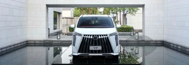 30万+最卷豪华MPV天团，别克GL8、丰田赛那、传祺M8宗师混战