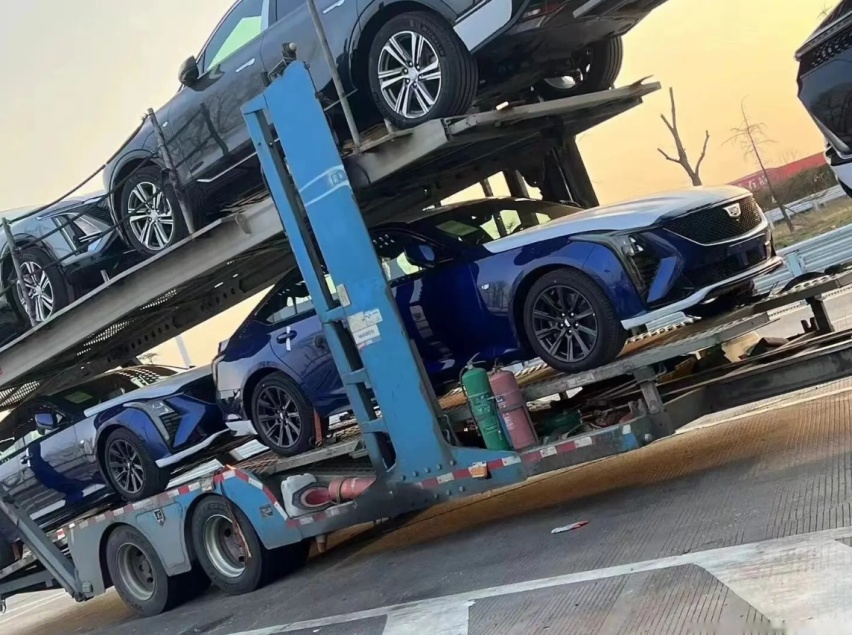 新款凯迪拉克CT5，新前脸+9K曲面双联屏，能否提升品牌溢价？