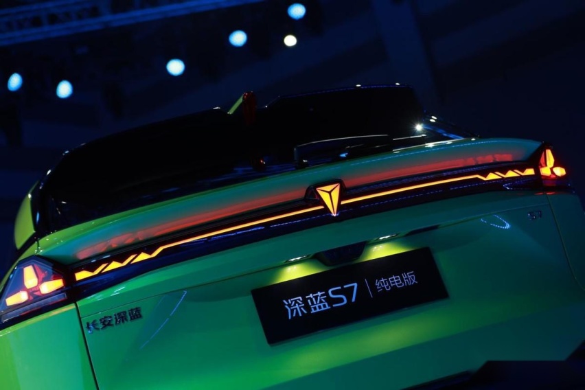 高配置低价格让人瞠目结舌 深蓝S7这是要血拼SUV市场?
