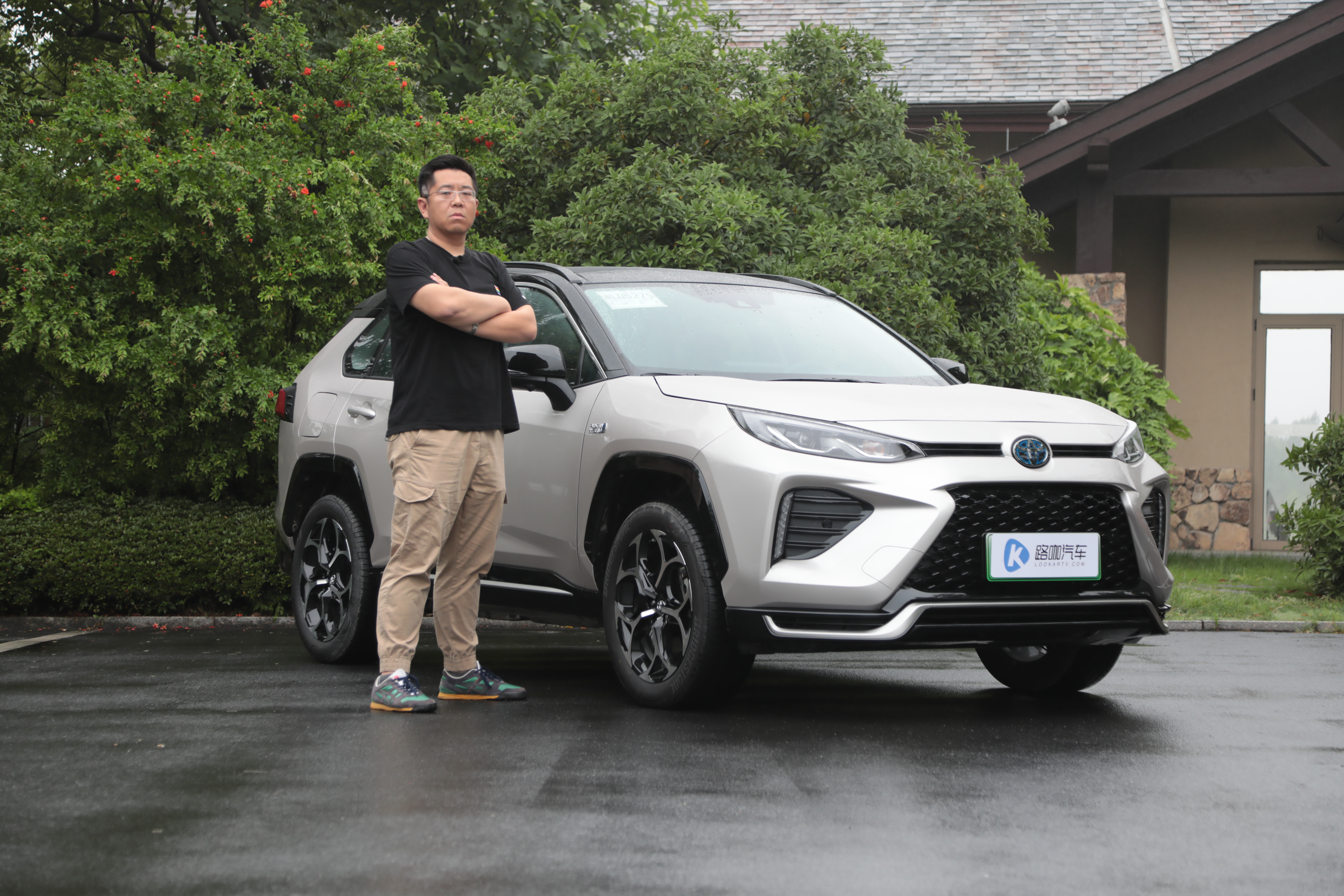 �����ܰ����m�_(d��) ����(n��i)�S���R������SUV