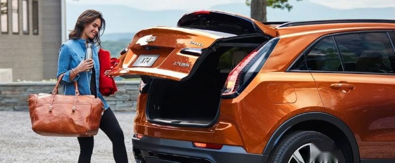 XT4对比冒险家，谁更能俘获小姐姐的心？