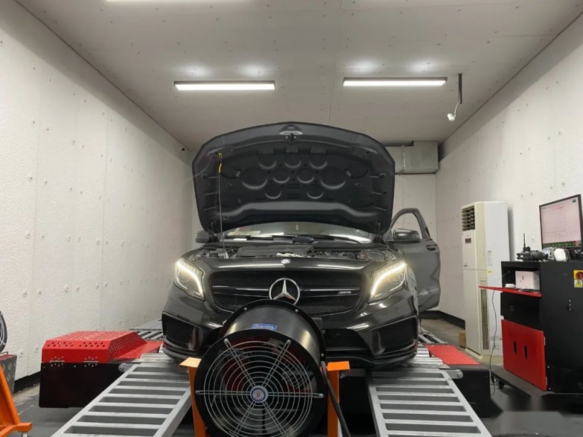 忽悠母亲买了辆奔驰GLA45 AMG，我将它改出了