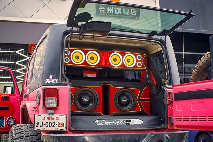 台州JEEP牧马人音响改装哪家专业？台州慧声全车倒模工艺