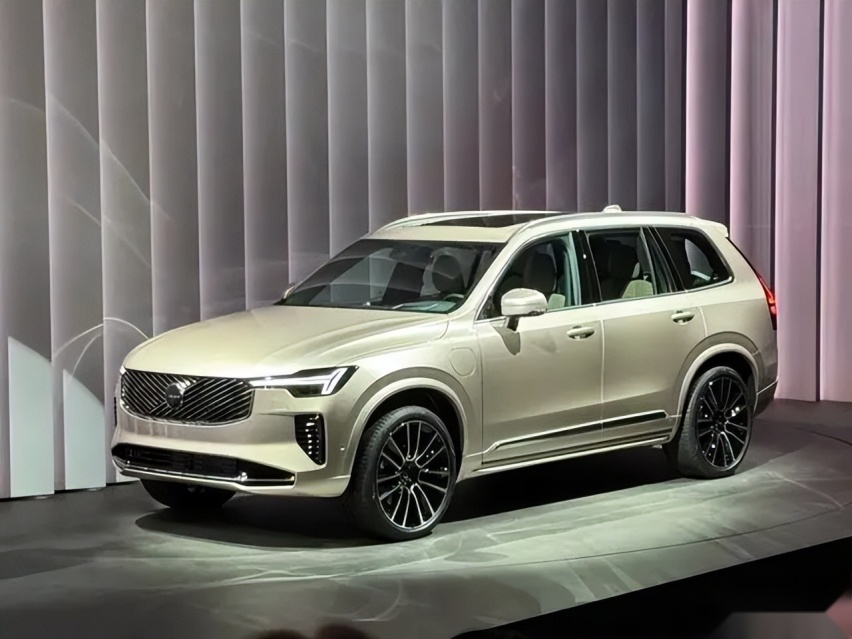 新沃尔沃XC90实车曝光,造型升级,配2.0T插混,综合续航800km