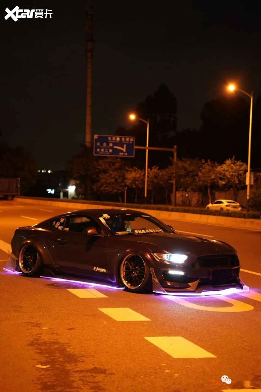 受父亲影响打造宽体福特Mustang，底盘灯让我成为