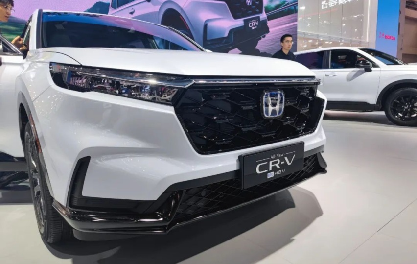 实拍本田CR-V e：HEV：空间魔术依旧，动力总成更优