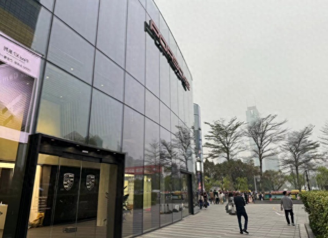 4S店越关越多，销量下滑严重，谁“杀死了”富人最爱的保时捷