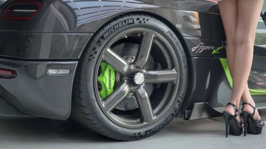 价值几亿“全碳神车”现身深圳，拉法和P1躲在角落瑟瑟发抖！