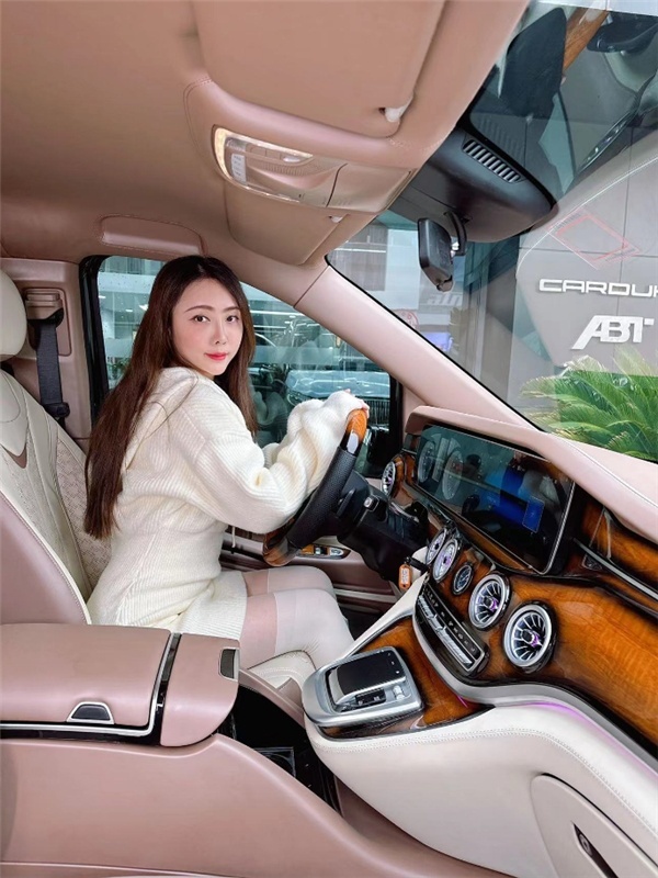 沉稳的高级感——奔驰V260房车如何改装？