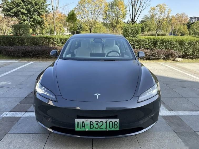 试驾丨年轻人的车界“时尚单品”，Model 3焕新版到底有哪些惊喜？
