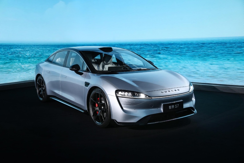 奇瑞和华为强强联手，智界S7上市，和Model 3比怎么样