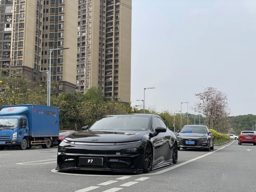 小鹏P7被改装车友