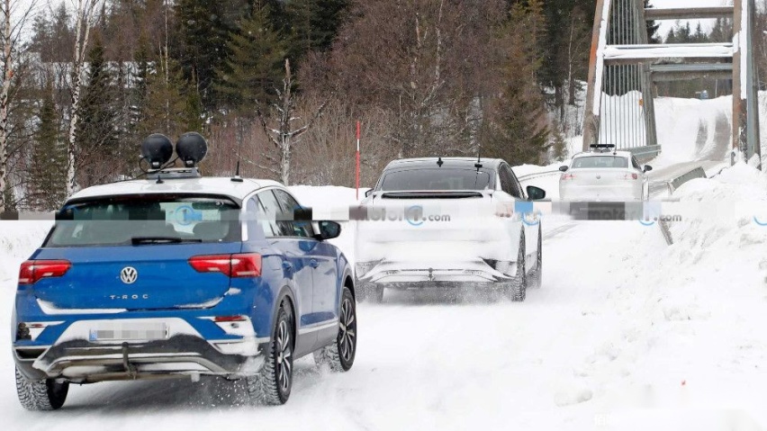 vw-id.5-rear-spy-photo (1).jpg