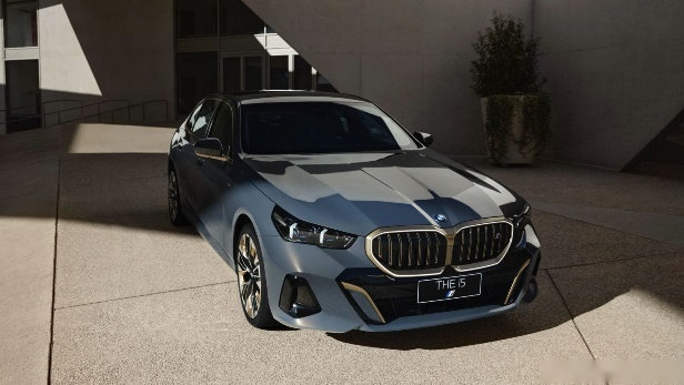 全新BMW 5系震撼上市，不论油电，树立智能豪华新标杆