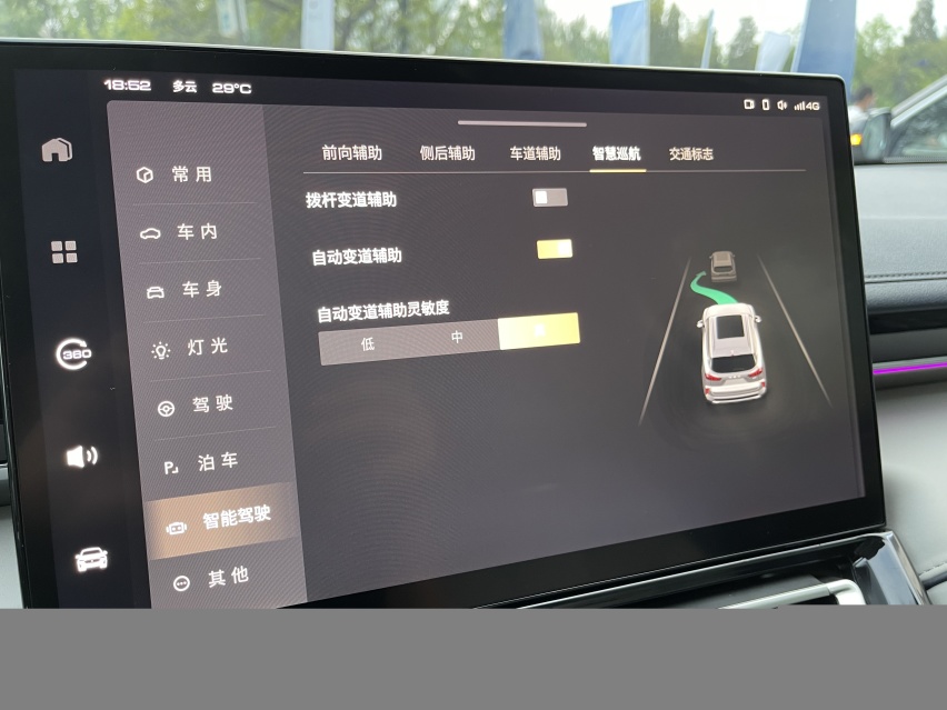 WEY摩卡正式上市 售价17.58-21.88万元