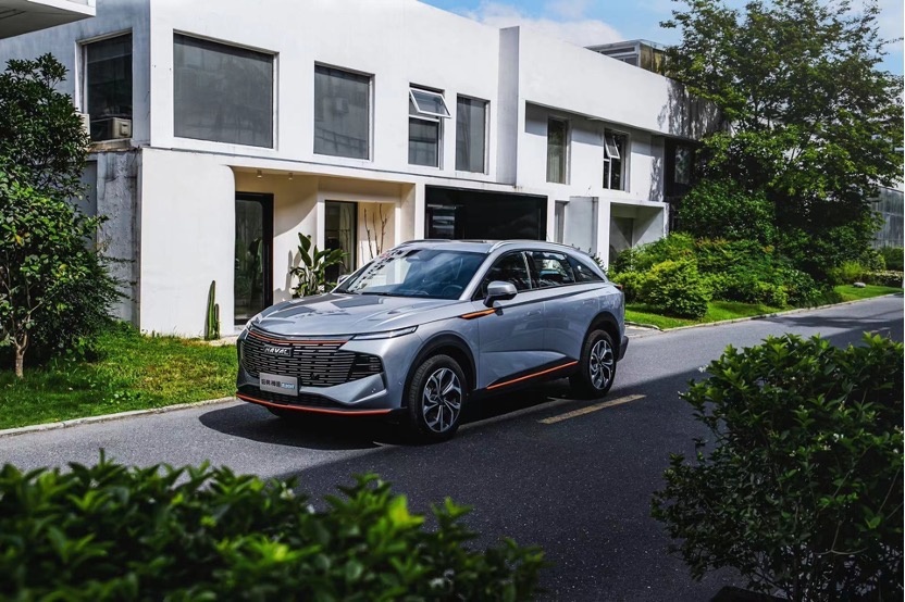 油耗5.5L，哈弗神兽DHT上市，售价15.38万起！
