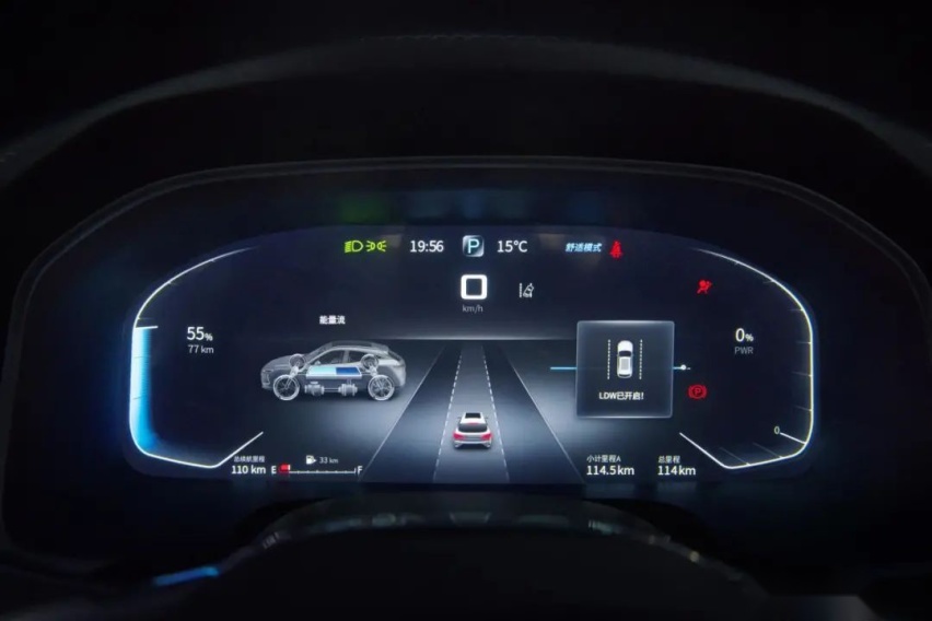1000km+续航,4秒级零百加速,选它还是理想ONE?