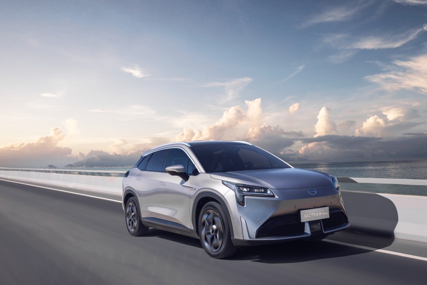 AION LX Plus：我的续航不算多，打个对折也就500KM吧