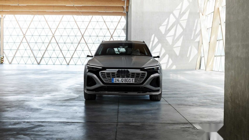 家族旗舰纯电动SUV 奥迪Q8 e-tron家族官图发布 明年初上市