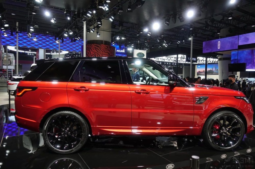 手握200万买硬派SUV，选揽胜运动版还是奔驰G级？