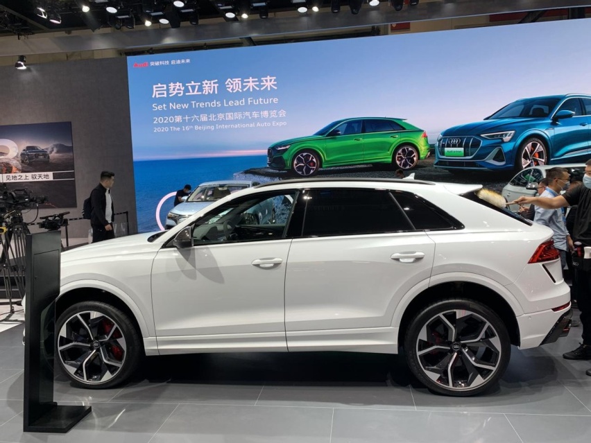 3.8s破百的奥迪RS Q8，搭载4.0T+48V，它的整体表现又会如