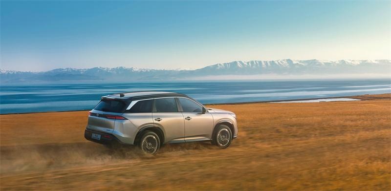 探陆PATHFINDER 6座大家庭旗舰SUV