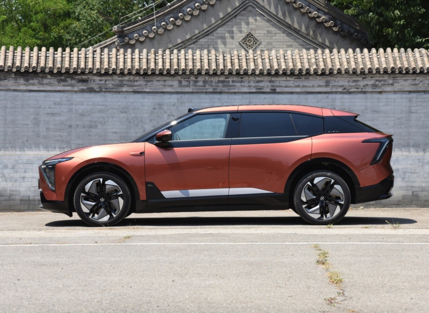 街上最靓的仔！33.9万起买这高合SUV 气场不输劳斯莱斯！